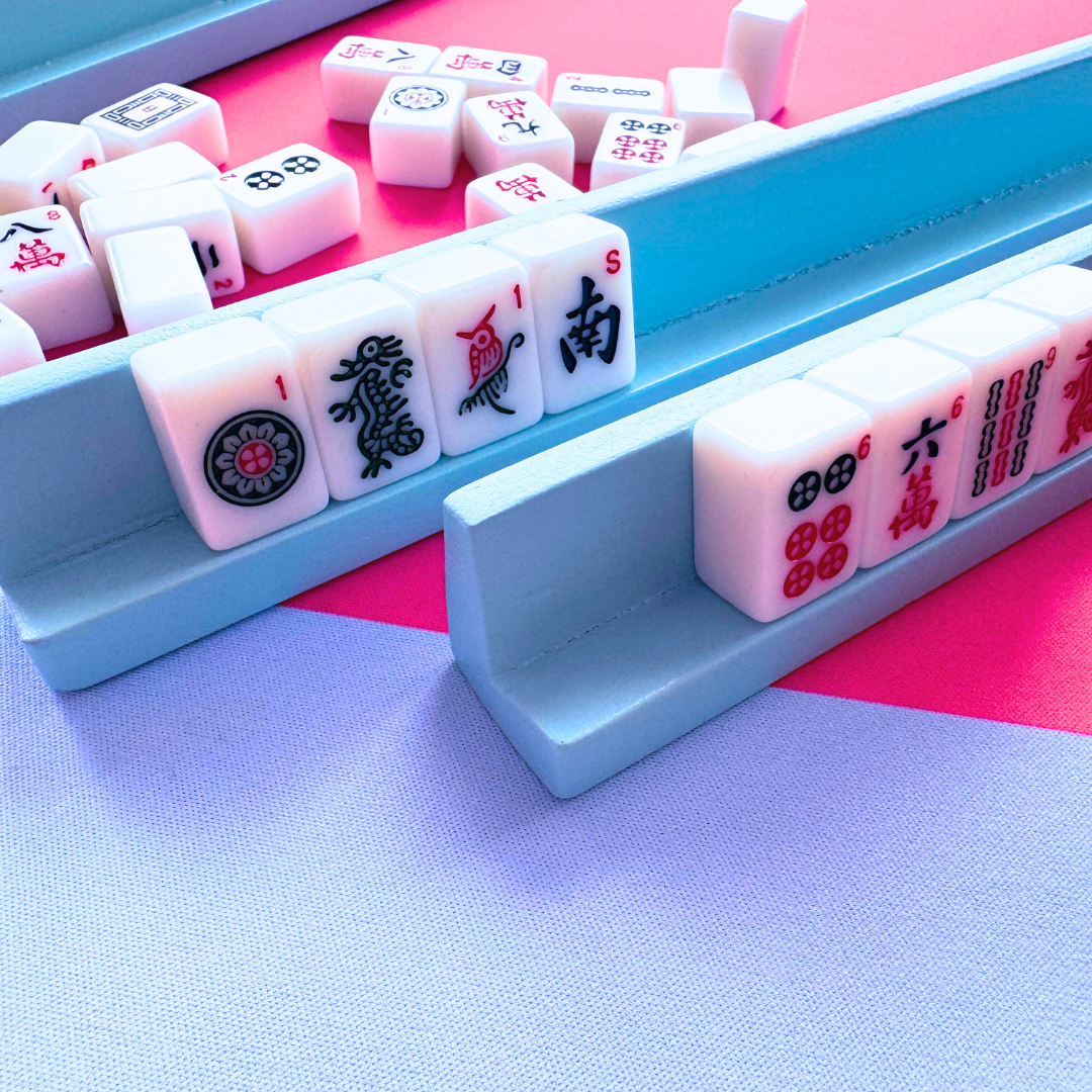 My Fair Mahjong | MINI MAHJONG MAT  |  Color Wave  |  21" x 21": Green Center- Pink Scallop