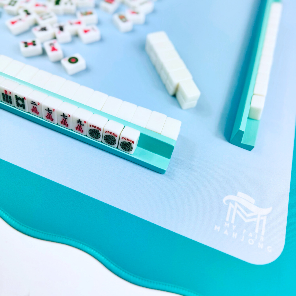 My Fair Mahjong | MINI MAHJONG MAT  |  Color Wave  |  21" x 21": Blue Center- Green Scallop