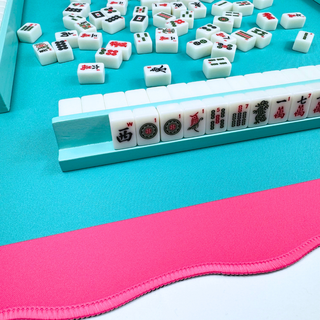 My Fair Mahjong | MINI MAHJONG MAT  |  Color Wave  |  21" x 21": Blue Center- Green Scallop